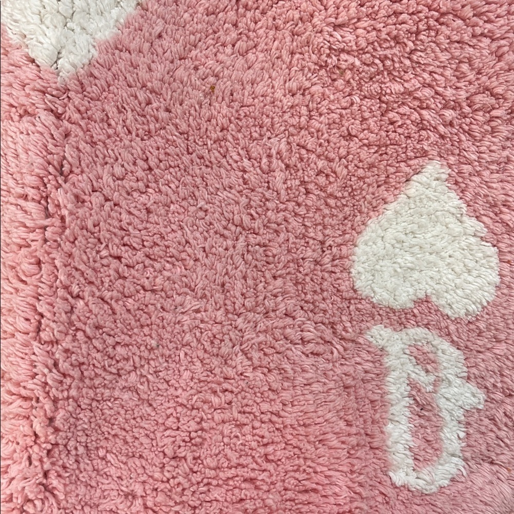 Urban Outfitters Queen Of Hearts Pink Heart Bath Mat New with Tags - Picture 3 of 5